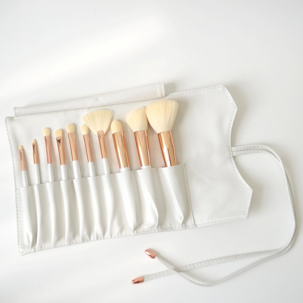 NEW! La beauté Soi 10-Piece Makeup Brush